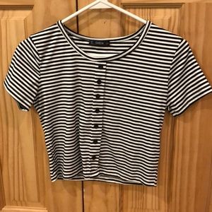 black and white stripped cropped tee!